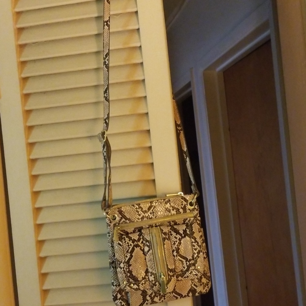 A hand bag